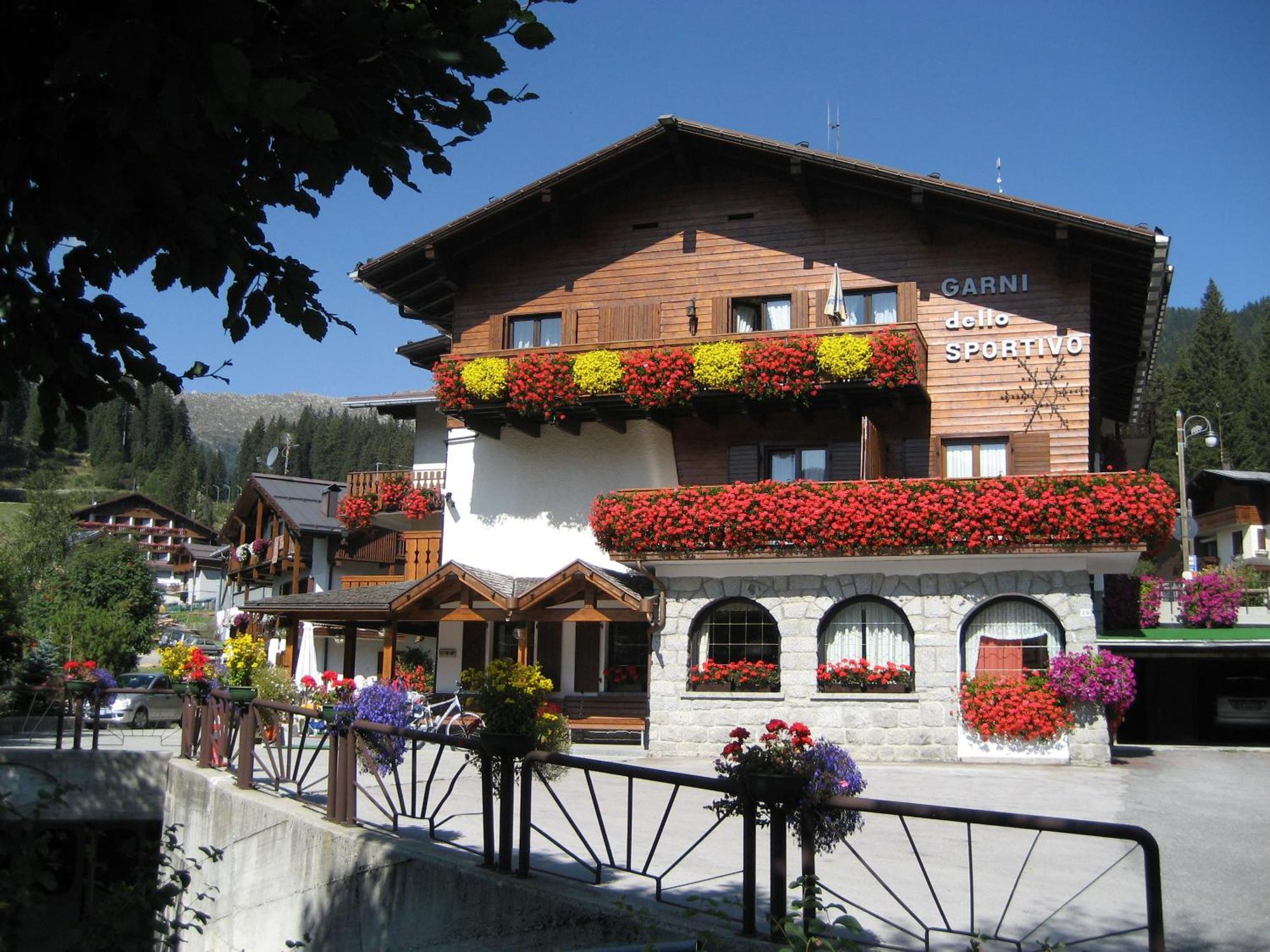 Hotel Garni Dello Sportivo Мадонна-ди-Кампильо Экстерьер фото