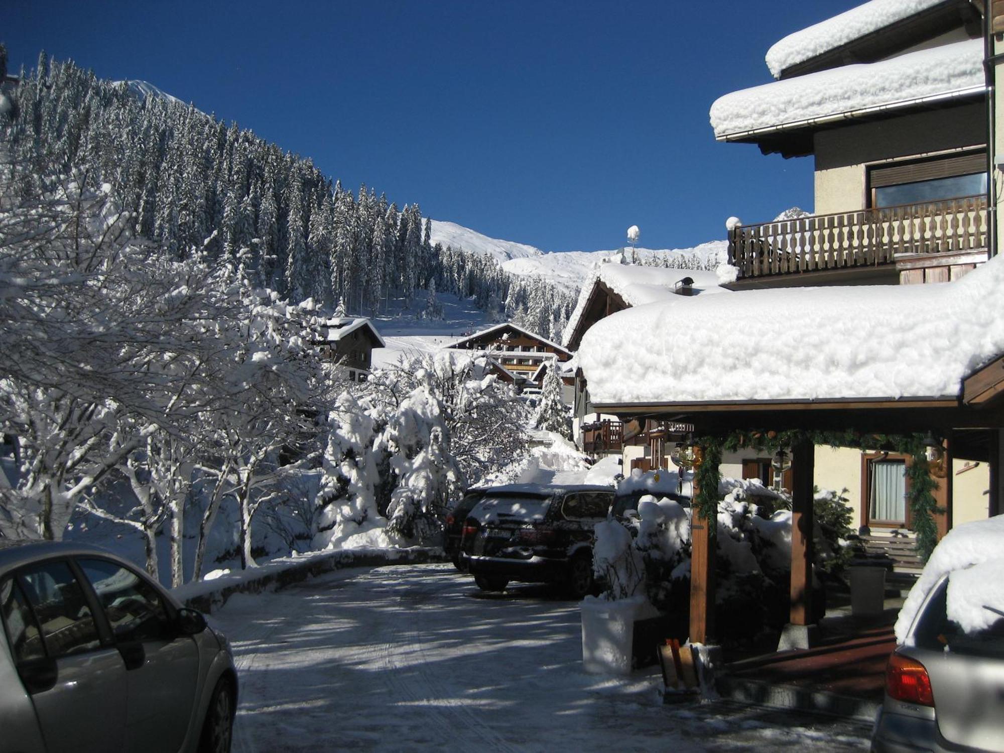 Hotel Garni Dello Sportivo Мадонна-ди-Кампильо Экстерьер фото